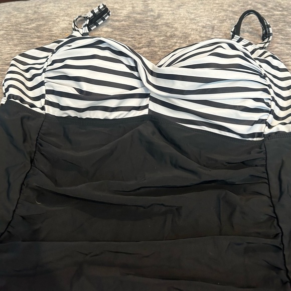 NWT Daci Women’s Plus Size 22W One Piece Swim - Picture 4 of 9